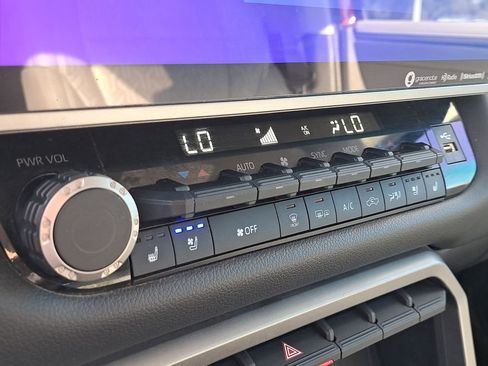 Used 2024 Toyota Tundra Limited image 24