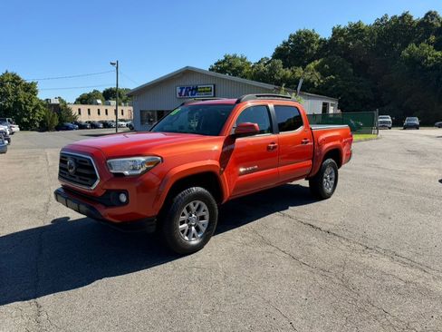 Used 2018 Toyota Tacoma SR5 AWD/4WD image 1