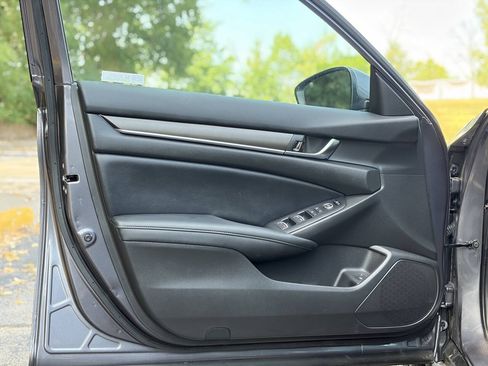 Used 2022 Honda Accord LX image 11