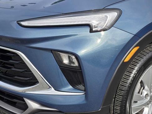 Certified 2024 Buick Encore GX Preferred w/ Comfort Package FWD image 9