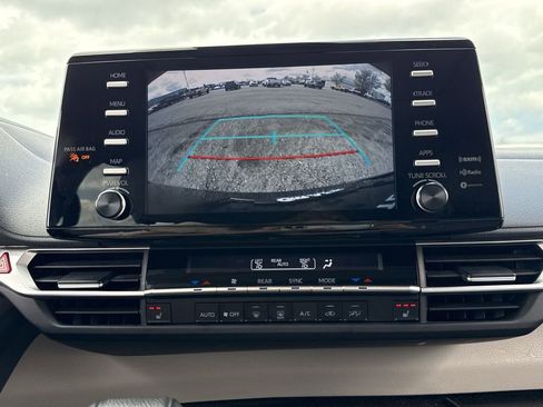 Used 2023 Toyota Sienna XLE FWD image 24