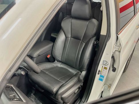 Used 2025 Subaru Ascent Touring AWD/4WD image 20