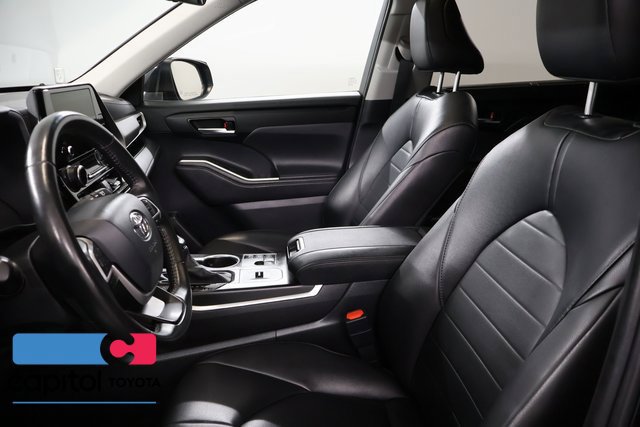 Used 2024 Toyota Highlander XLE AWD/4WD image 11