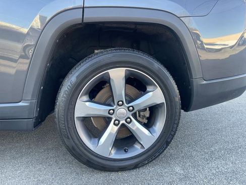 Certified 2022 Jeep Grand Cherokee L Limited w/ Luxury Tech Group II image 10