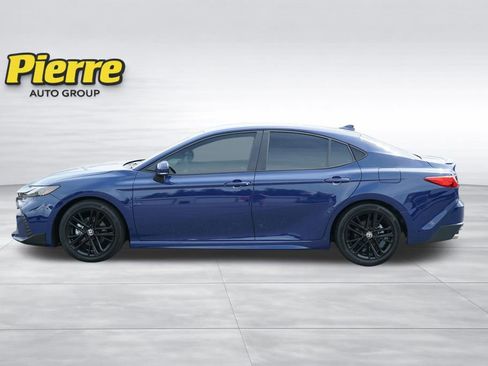 Used 2025 Toyota Camry SE image 4