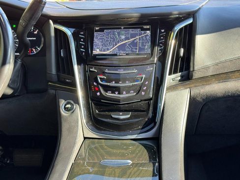 Used 2020 Cadillac Escalade Platinum image 14