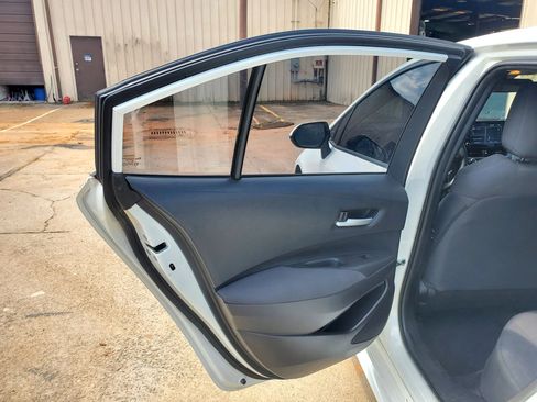 Used 2021 Toyota Corolla LE FWD image 22