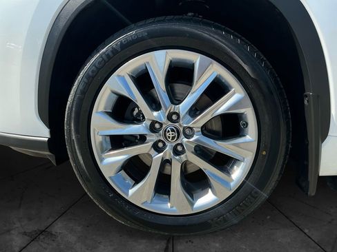 Used 2024 Toyota Highlander Limited AWD/4WD image 16