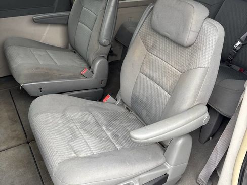 Used 2010 Chrysler Town & Country Touring image 14