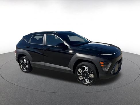 Used 2025 Hyundai Kona SEL image 2