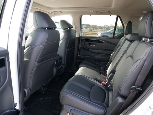 New 2025 Honda Pilot Touring image 16