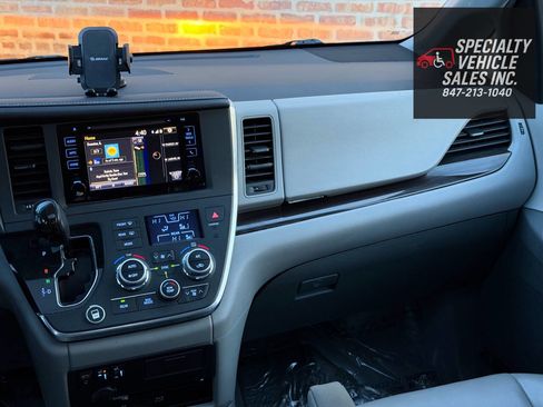 Used 2015 Toyota Sienna XLE Premium image 38