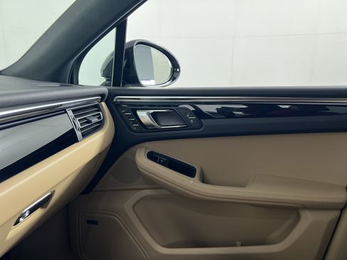 Certified 2026 Porsche Macan AWD/4WD image 14