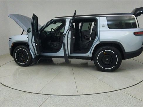 Used 2025 Rivian R1S Adventure image 75