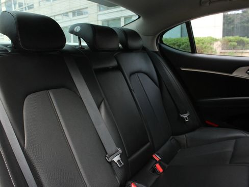 Used 2021 Genesis G70 2.0T Sport RWD image 21