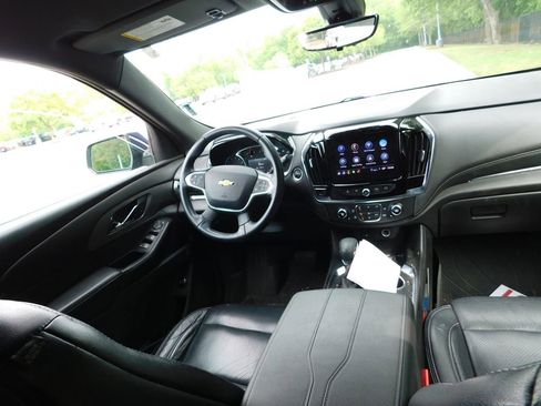 Used 2023 Chevrolet Traverse LT w/ Rear Camera Mirror Package AWD/4WD image 3