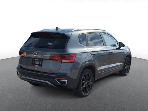 Used 2022 Volkswagen Taos SE w/ IQ.Drive SE Package image 8