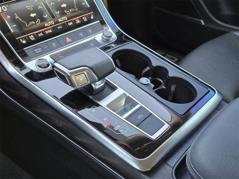 Used 2022 Audi Q8 Premium Plus image 9