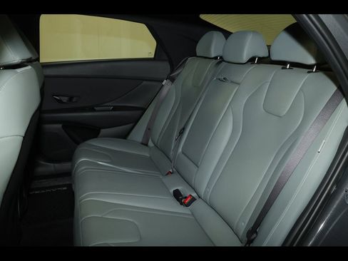 Used 2025 Hyundai Elantra Limited FWD image 29