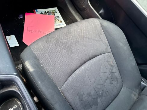 Used 2019 Toyota RAV4 XLE w/ Convenience Package FWD image 6