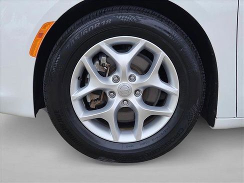 Used 2017 Chrysler Pacifica Touring-L Plus image 26