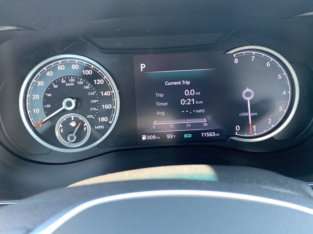 Certified 2026 Genesis G70 2.5T RWD image 24