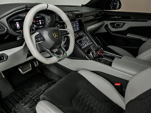 Used 2022 Lamborghini Urus AWD/4WD image 17