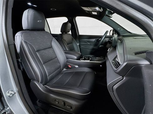 Certified 2025 Buick Enclave Sport Touring image 28