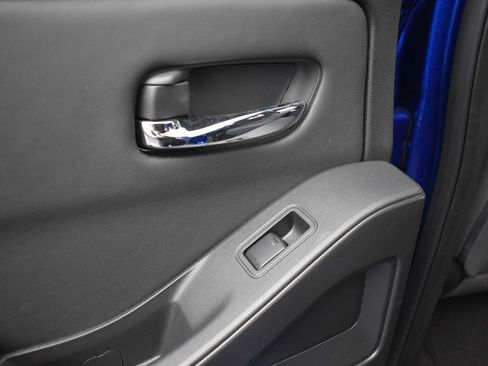 Used 2024 Nissan Frontier SV image 15