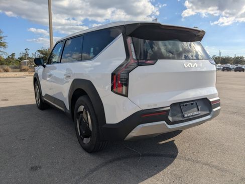 New 2026 Kia EV9 Light image 7
