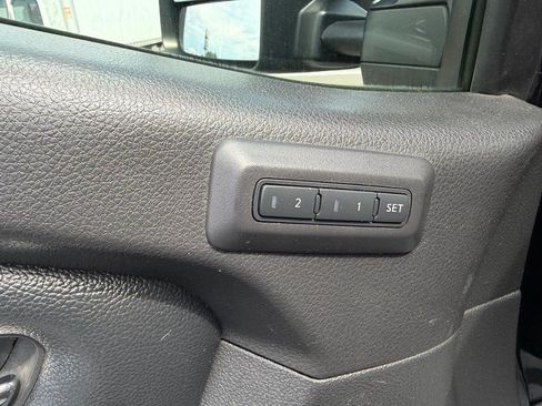 Used 2017 Nissan Titan SL AWD/4WD image 18