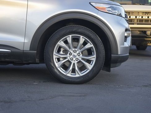 Used 2022 Ford Explorer XLT w/ Equipment Group 202A image 4