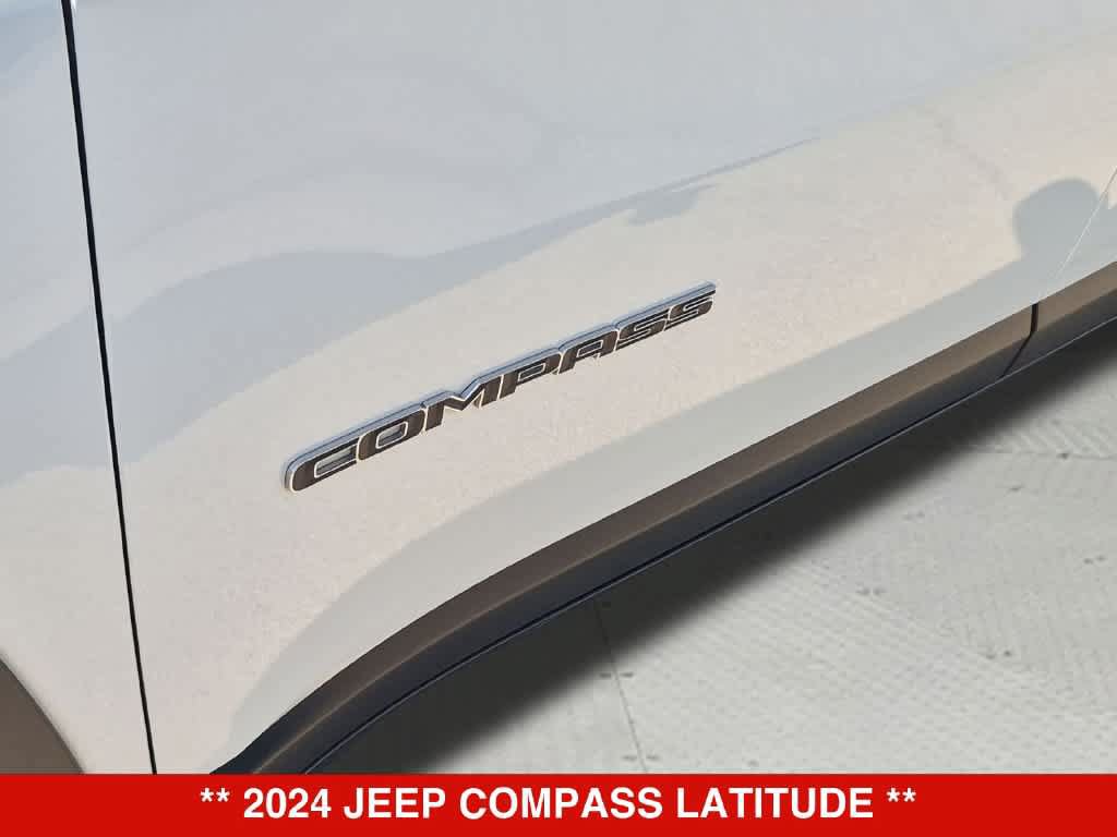 Used 2024 Jeep Compass Latitude AWD/4WD image 12