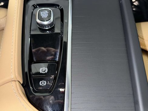 Used 2025 Volvo XC90 B6 Ultra AWD/4WD image 23