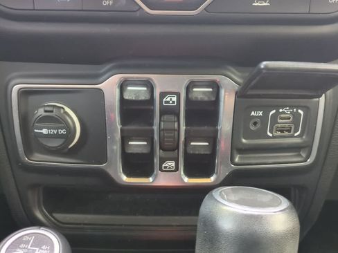 Used 2023 Jeep Wrangler Unlimited Sahara AWD/4WD image 31