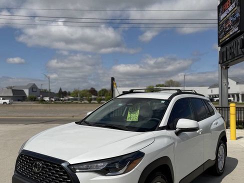 Used 2024 Toyota Corolla Cross LE FWD image 6