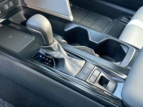 Used 2025 Toyota Camry SE image 19