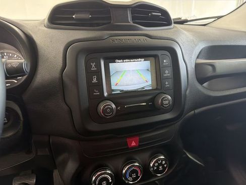 Used 2017 Jeep Renegade Latitude image 24