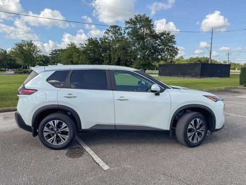 Used 2023 Nissan Rogue SV FWD image 3