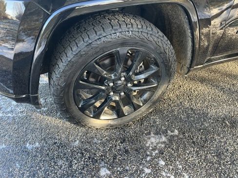 Used 2021 Jeep Grand Cherokee Laredo X image 11