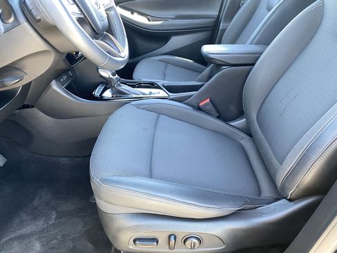 Used 2022 Buick Encore GX Preferred w/ Cold Weather Comfort Package FWD image 17