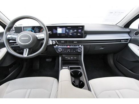 Used 2025 Hyundai Sonata SEL FWD image 9