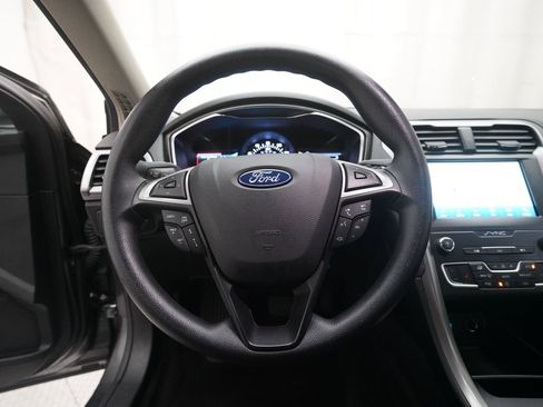 Used 2020 Ford Fusion SE image 4