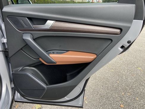 Certified 2022 Audi Q5 2.0T Premium w/ Convenience Package image 31