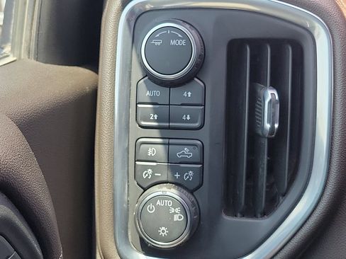 Used 2022 Chevrolet Silverado 1500 RST w/ Z71 Off-Road Package AWD/4WD image 16