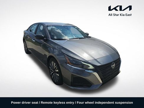 Used 2025 Nissan Altima 2.5 SV FWD image 1