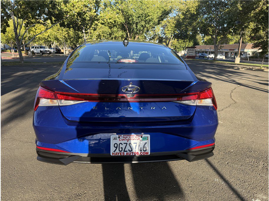 Used 2023 Hyundai Elantra SEL w/ Cargo Package FWD image 4