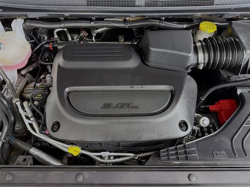 Used 2025 Chrysler Pacifica Select FWD image 29