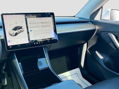 Used 2021 Tesla Model Y Long Range image 22