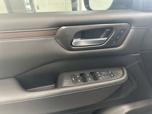 Used 2025 Nissan Armada SL w/ Captain's Chari Seat Package AWD/4WD image 18